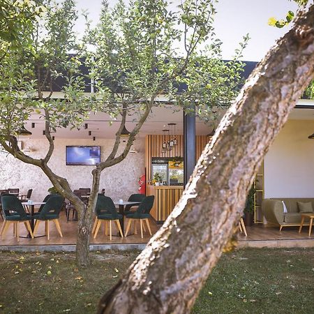 Airport Garden Hotel Rinas Exterior foto