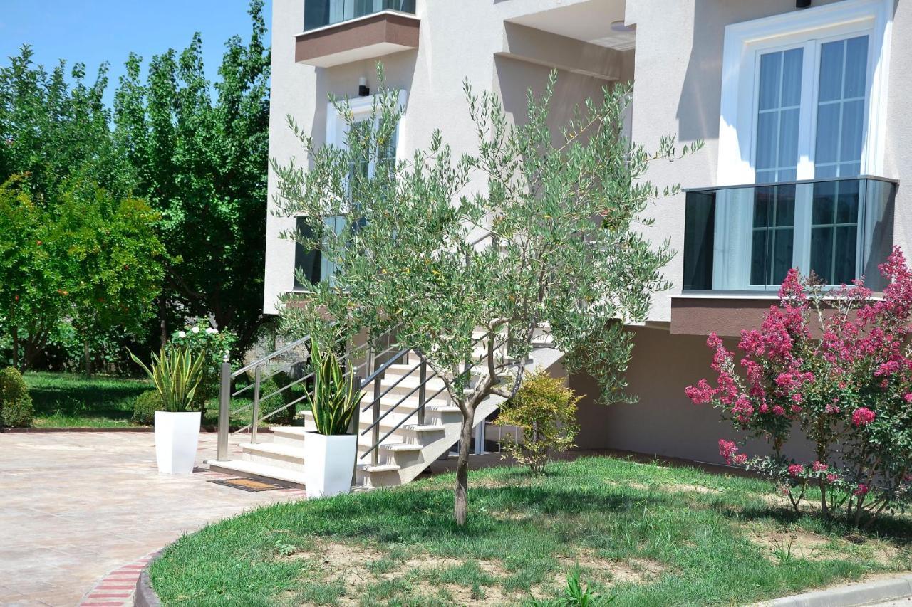 Airport Garden Hotel Rinas Exterior foto
