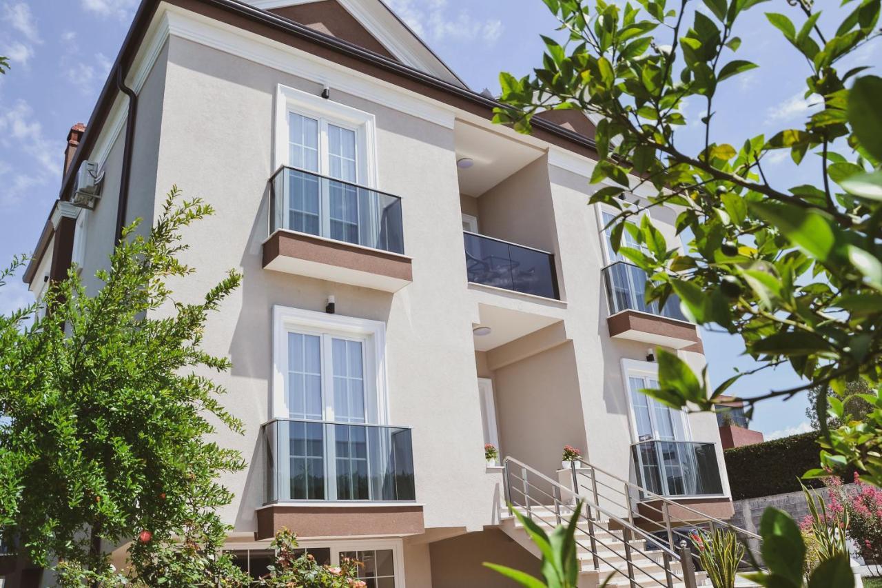 Airport Garden Hotel Rinas Exterior foto