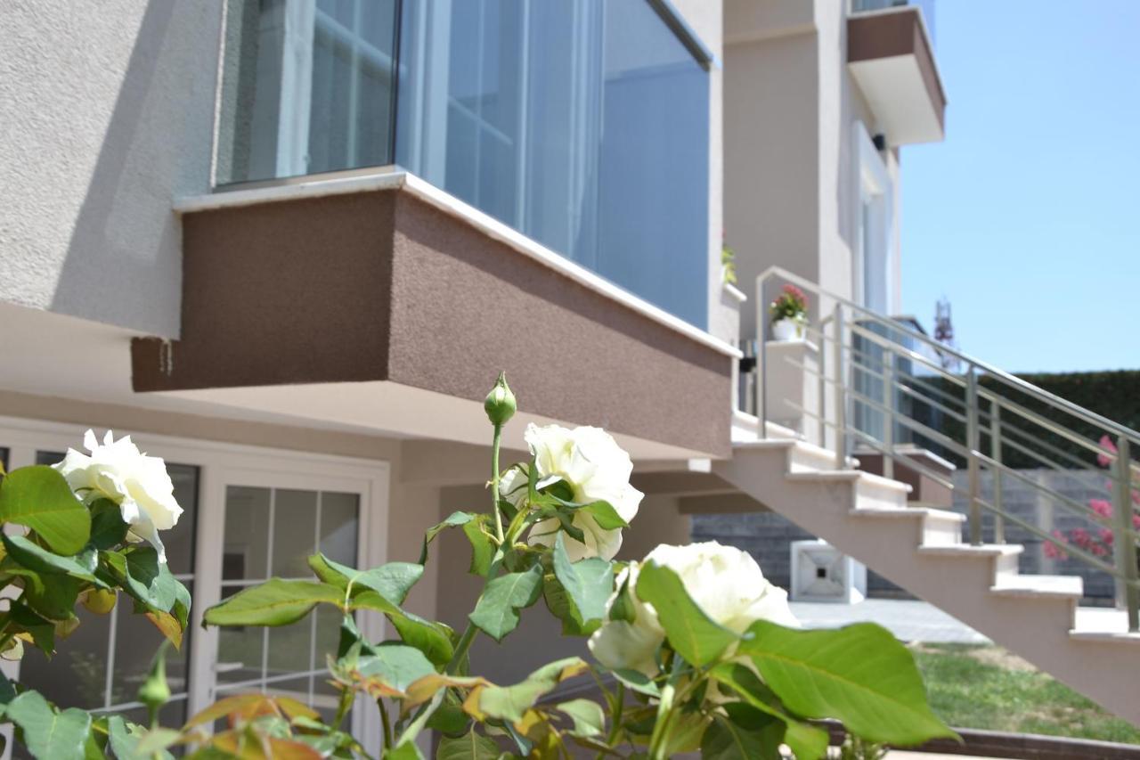 Airport Garden Hotel Rinas Exterior foto