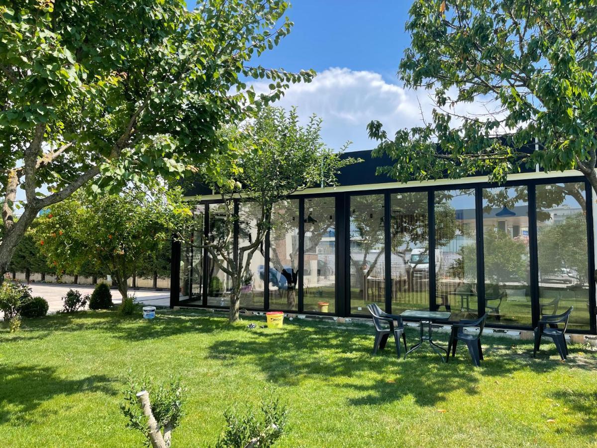 Airport Garden Hotel Rinas Exterior foto