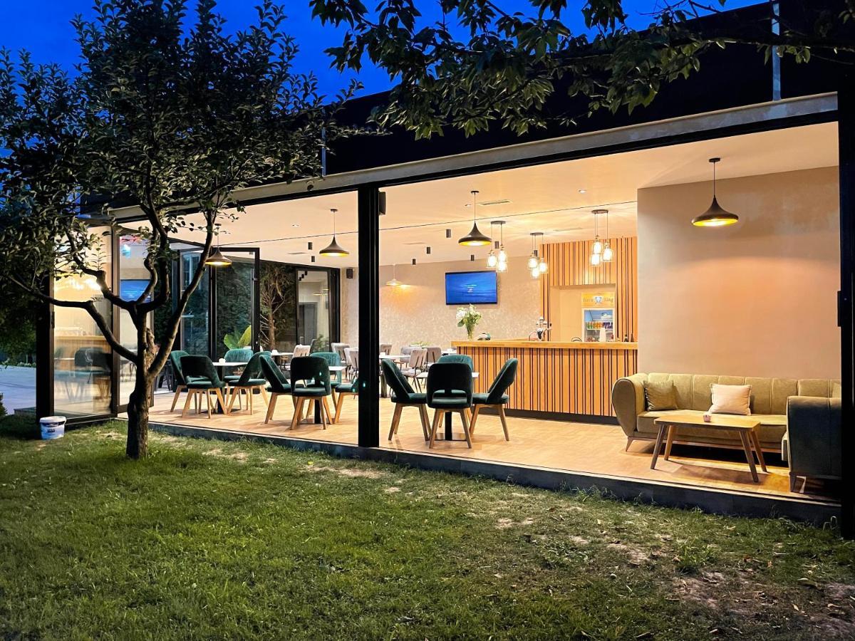 Airport Garden Hotel Rinas Exterior foto