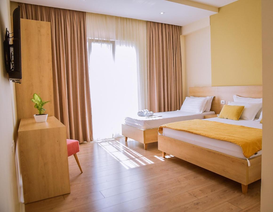 Airport Garden Hotel Rinas Exterior foto