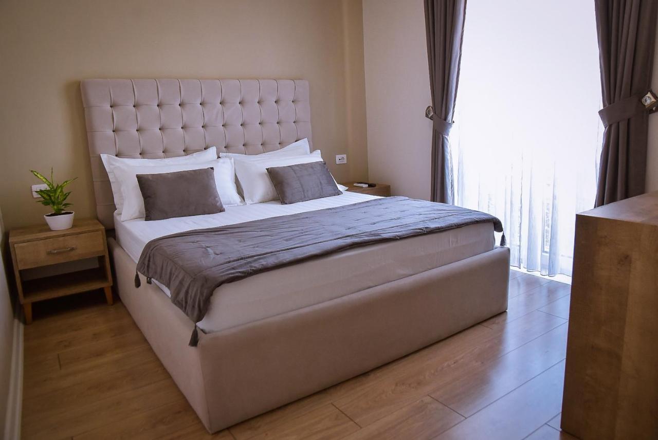 Airport Garden Hotel Rinas Exterior foto
