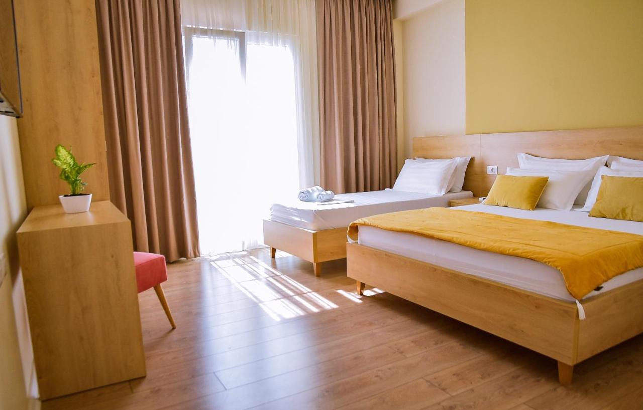 Airport Garden Hotel Rinas Exterior foto