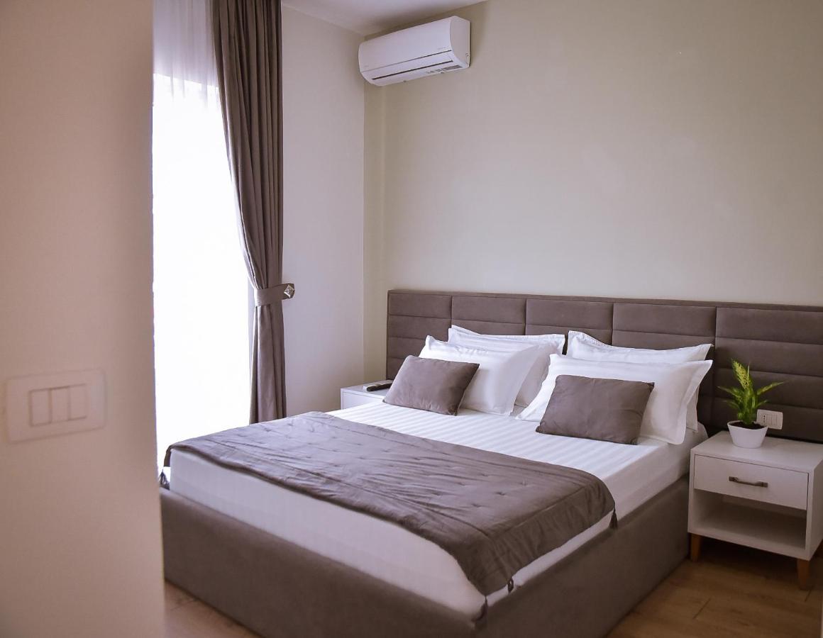 Airport Garden Hotel Rinas Exterior foto