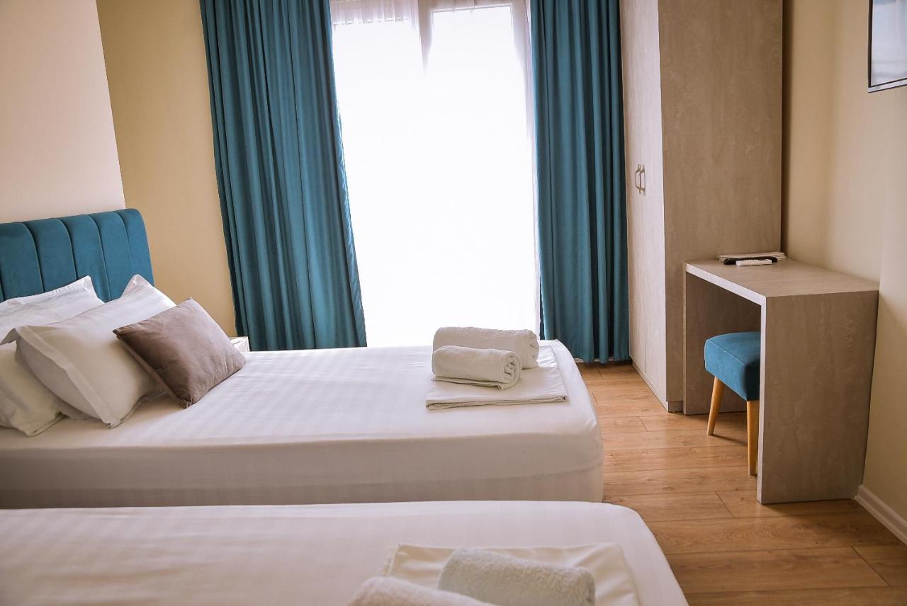 Airport Garden Hotel Rinas Exterior foto