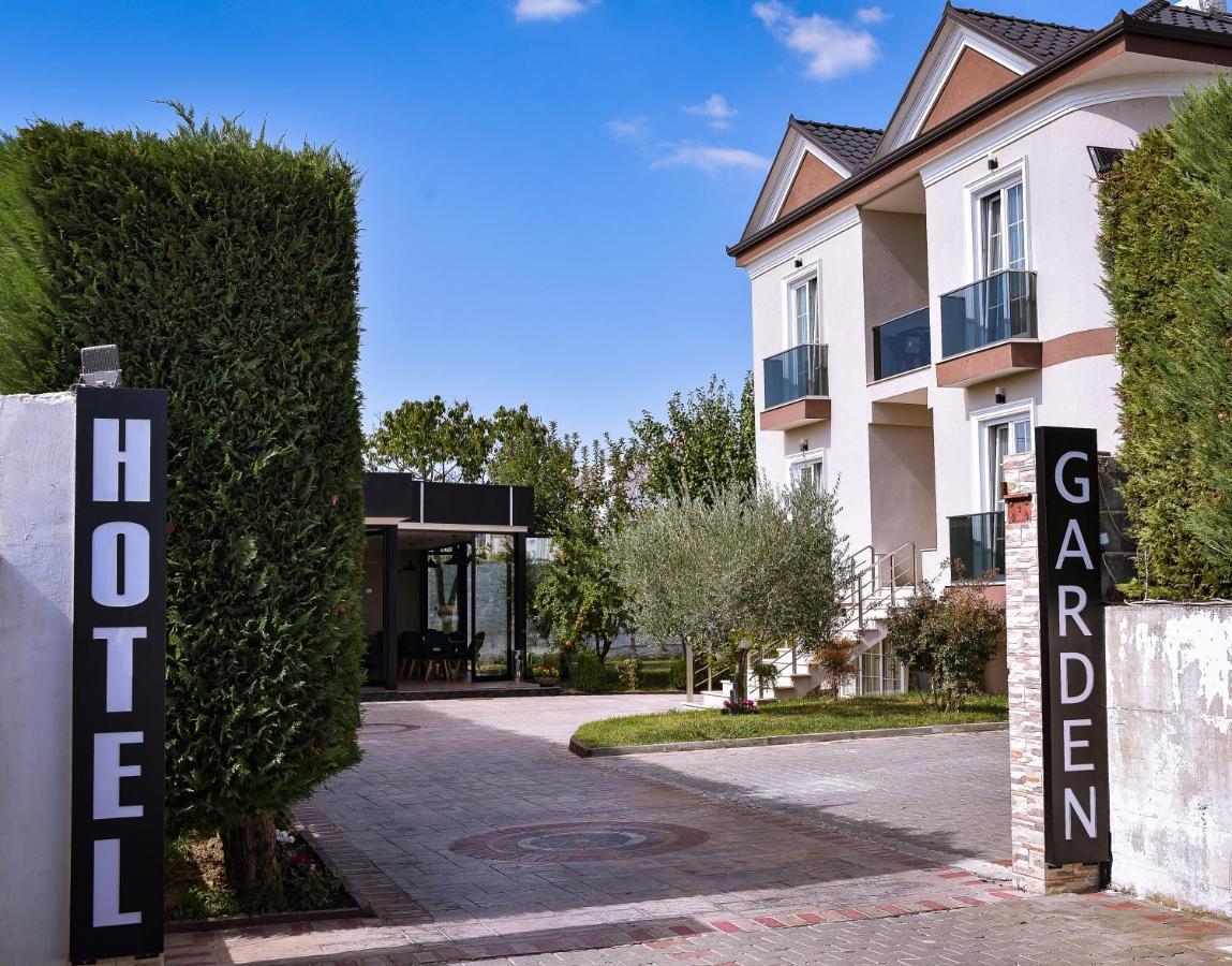 Airport Garden Hotel Rinas Exterior foto