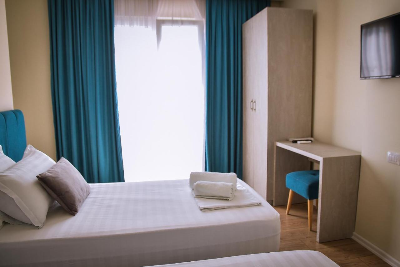 Airport Garden Hotel Rinas Exterior foto
