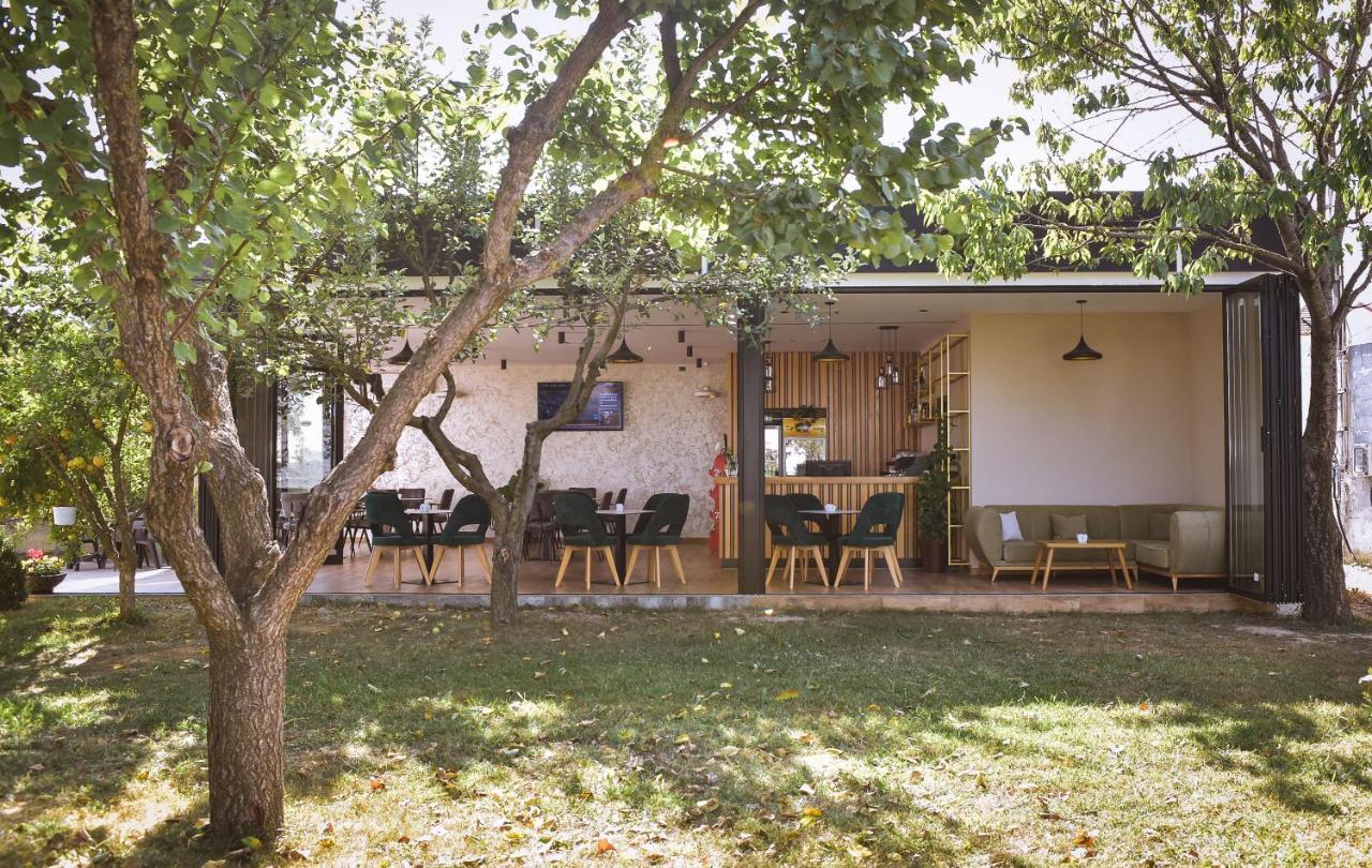 Airport Garden Hotel Rinas Exterior foto