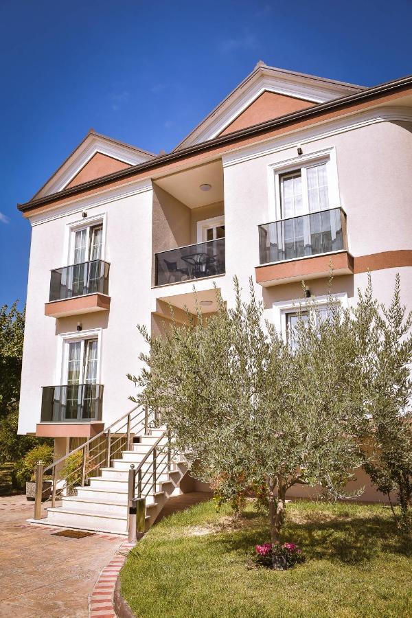 Airport Garden Hotel Rinas Exterior foto
